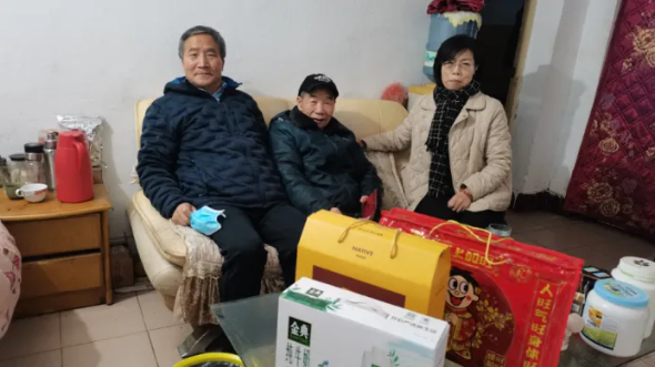 春節(jié)慰問關愛勞模